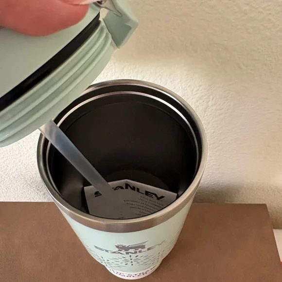 NWT Stanley 30oz Winter Wonderland Collection Seaglass Gloss Flip Straw - Picture 5 of 5